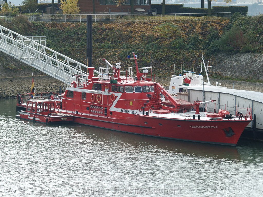 Feuerloeschboot 10-2      P012.JPG